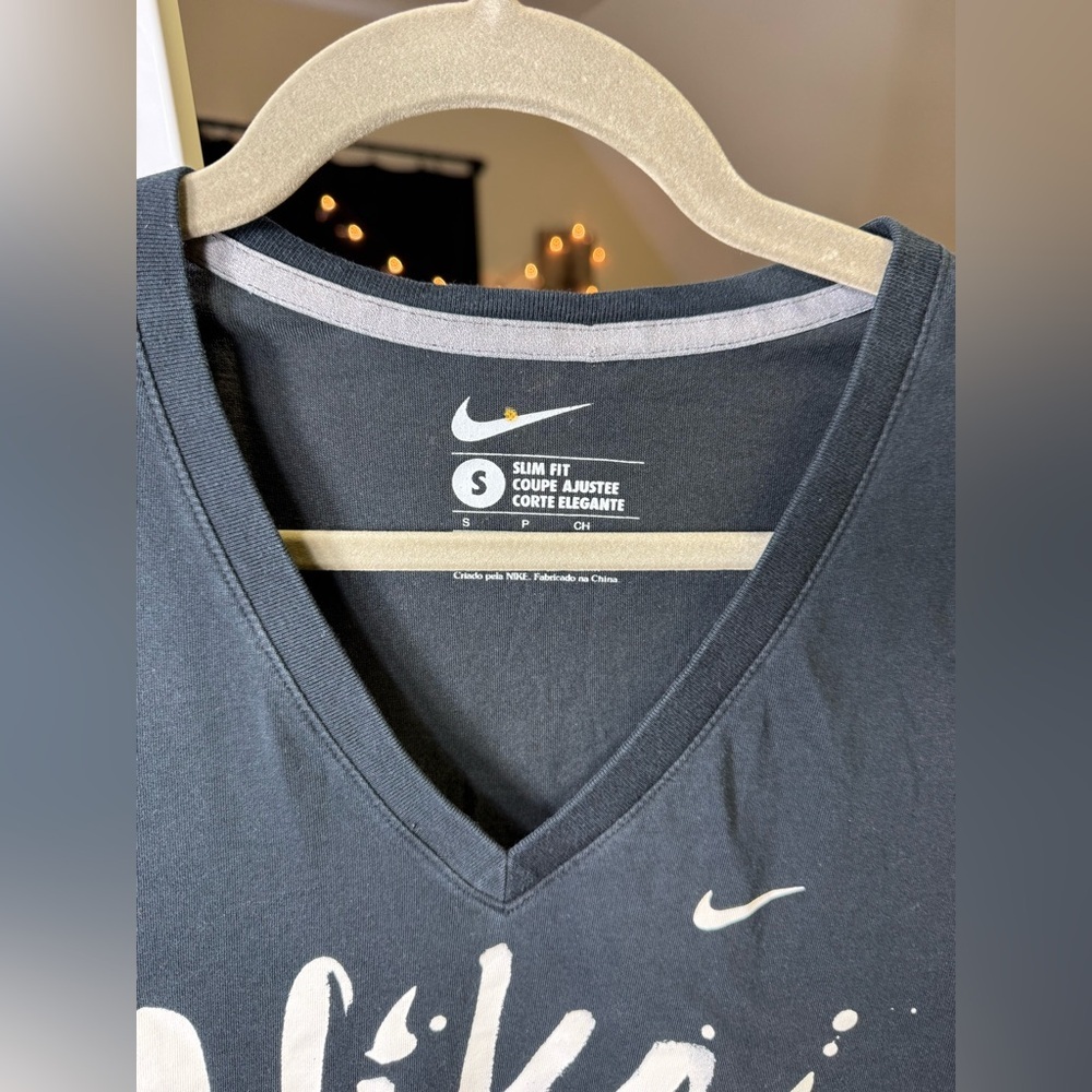 Nike slim fit women’s small t-shirt with multiple Nike‎ graphic black with white - Picture 2 of 8